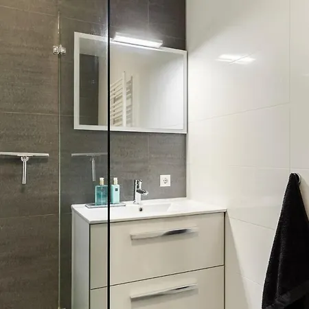 2 Bedroom With Garden Apartment